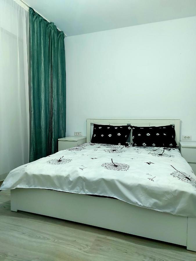 Black&White Suites Крайова Экстерьер фото